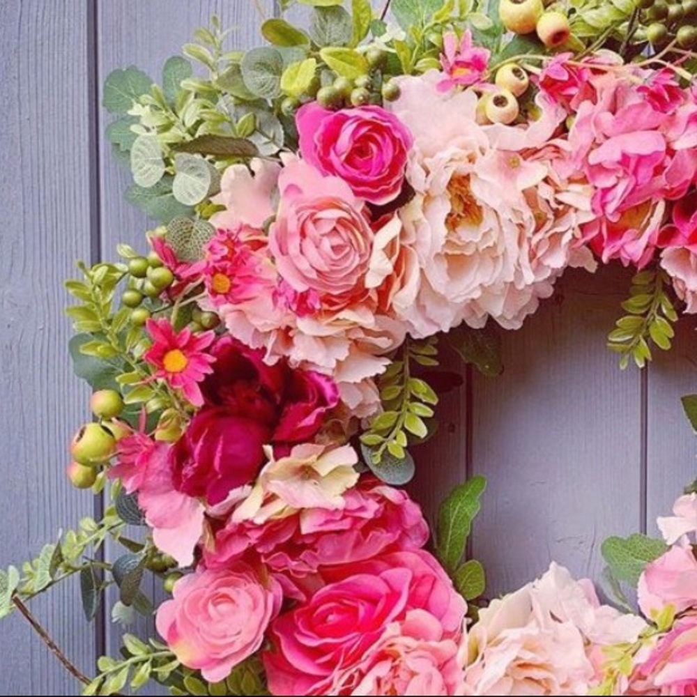 HANDMADE GORGEOUS FLORAL WREATH      NEW - Picture 2 of 3